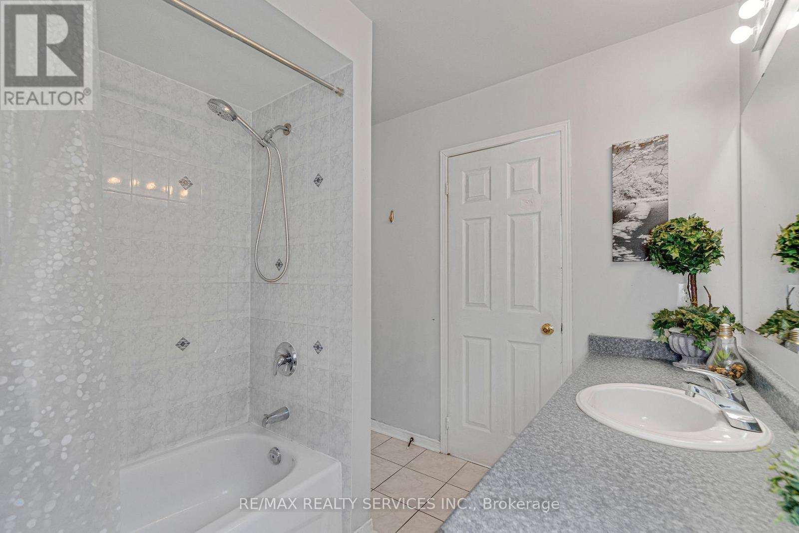 7419 Black Walnut Trail, Mississauga, Ontario  L5N 8A4 - Photo 29 - W13664930