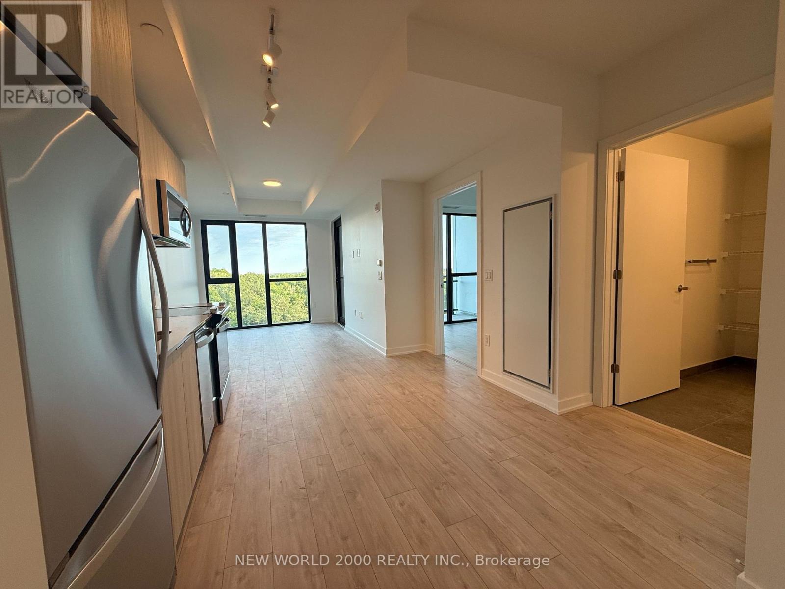 720 - 740 Whitlock Avenue, Milton, Ontario L9E 2B5 - Photo 2 - W13704828
