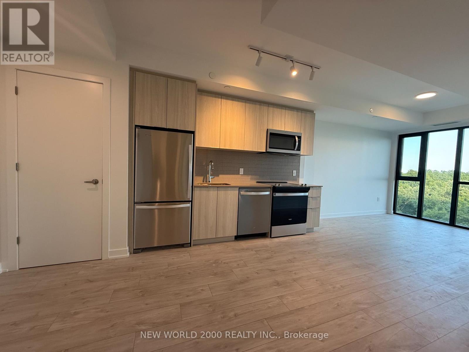 720 - 740 Whitlock Avenue, Milton, Ontario L9E 2B5 - Photo 3 - W13704828