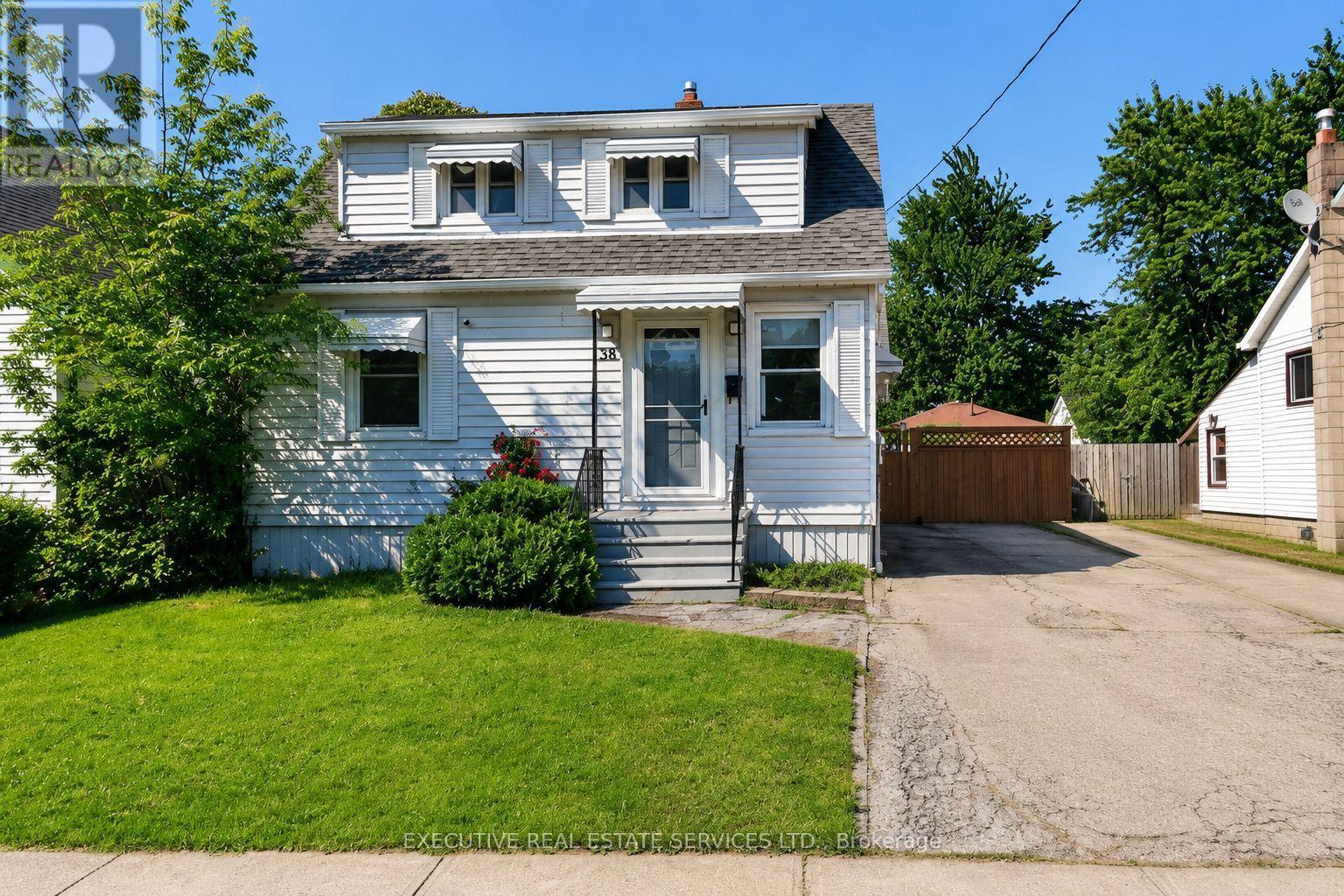 38 PARKER STREET, St. Catharines, Ontario