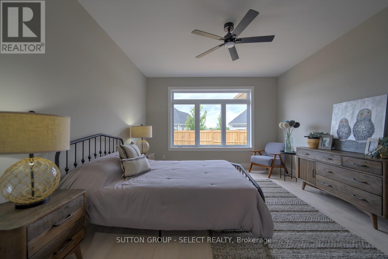 15 Lois Court, Lambton Shores, Ontario  N0M 1T0 - Photo 23 - X13007082