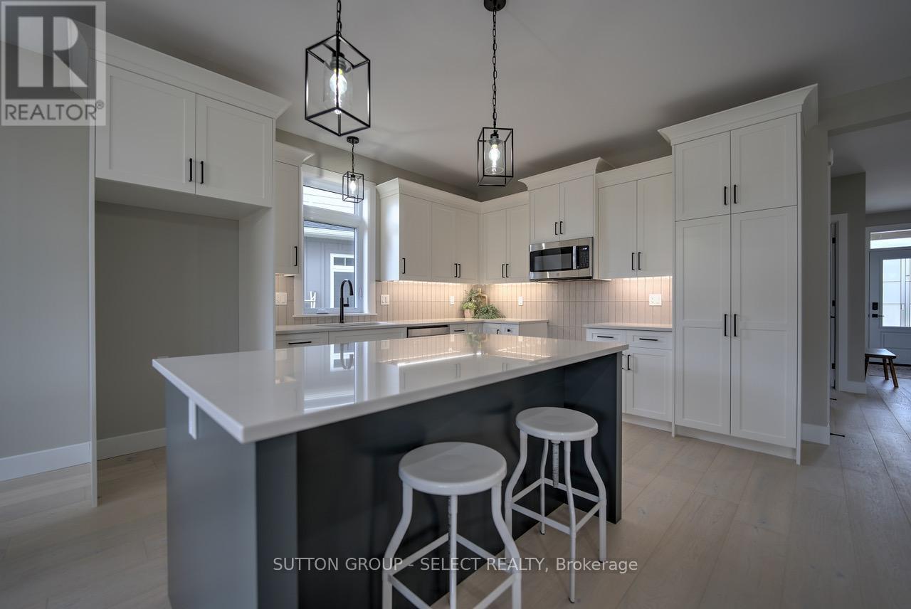 15 Lois Court, Lambton Shores, Ontario  N0M 1T0 - Photo 12 - X13007082