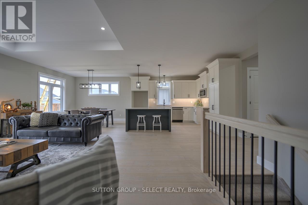 15 Lois Court, Lambton Shores, Ontario  N0M 1T0 - Photo 16 - X13007082