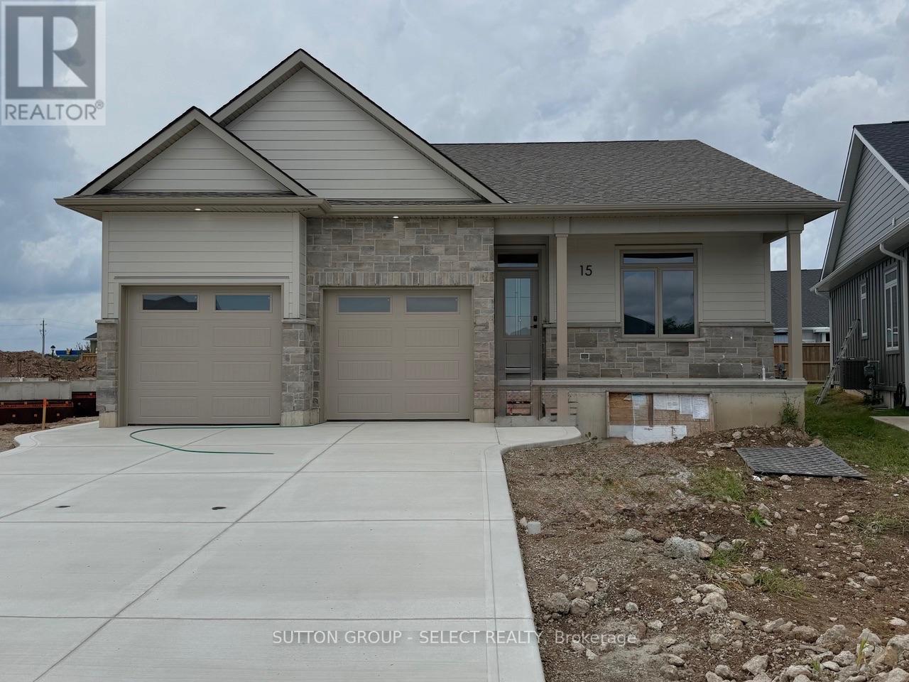 15 LOIS COURT, Lambton Shores, Ontario