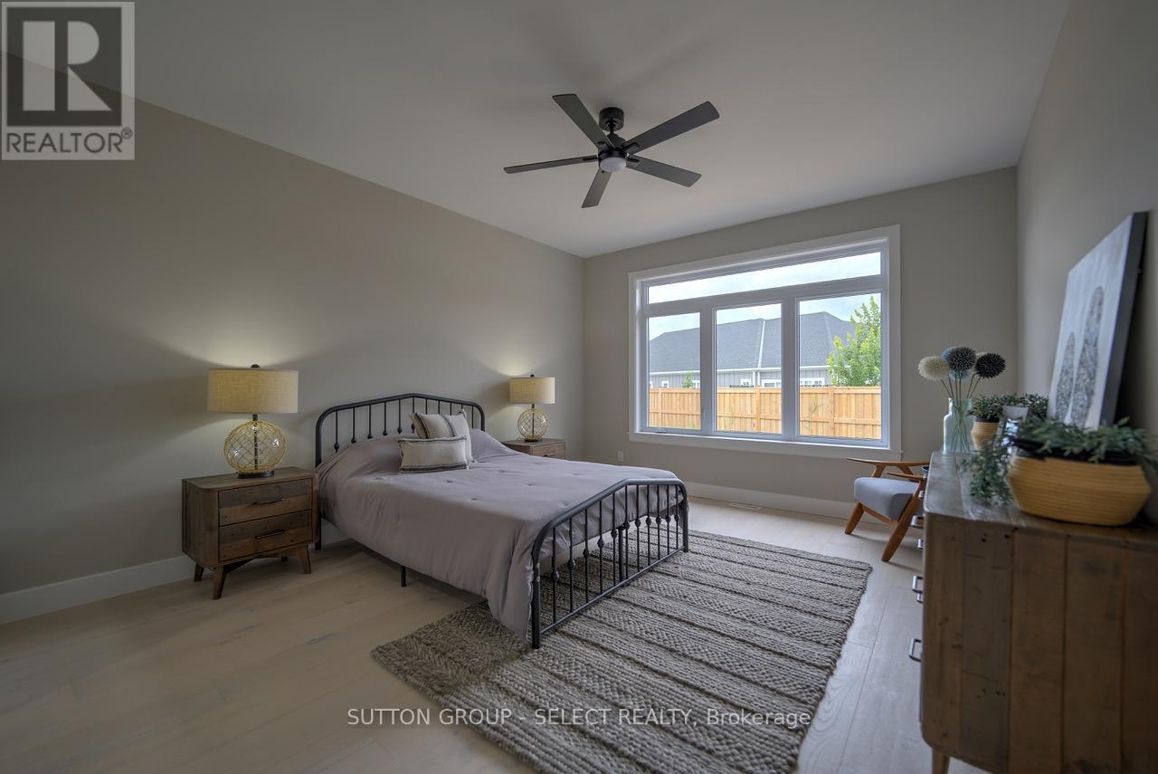 15 Lois Court, Lambton Shores, Ontario  N0M 1T0 - Photo 17 - X13007082