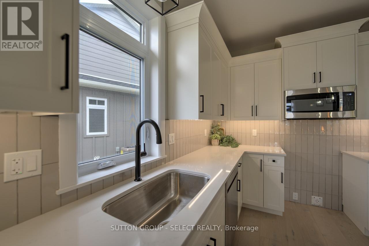 15 Lois Court, Lambton Shores, Ontario  N0M 1T0 - Photo 9 - X13007082