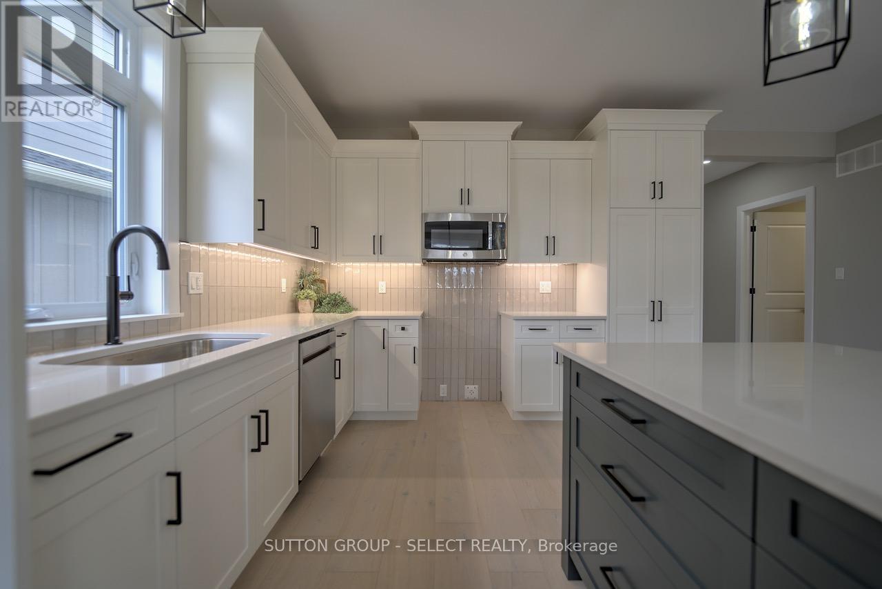 15 Lois Court, Lambton Shores, Ontario  N0M 1T0 - Photo 5 - X13007082