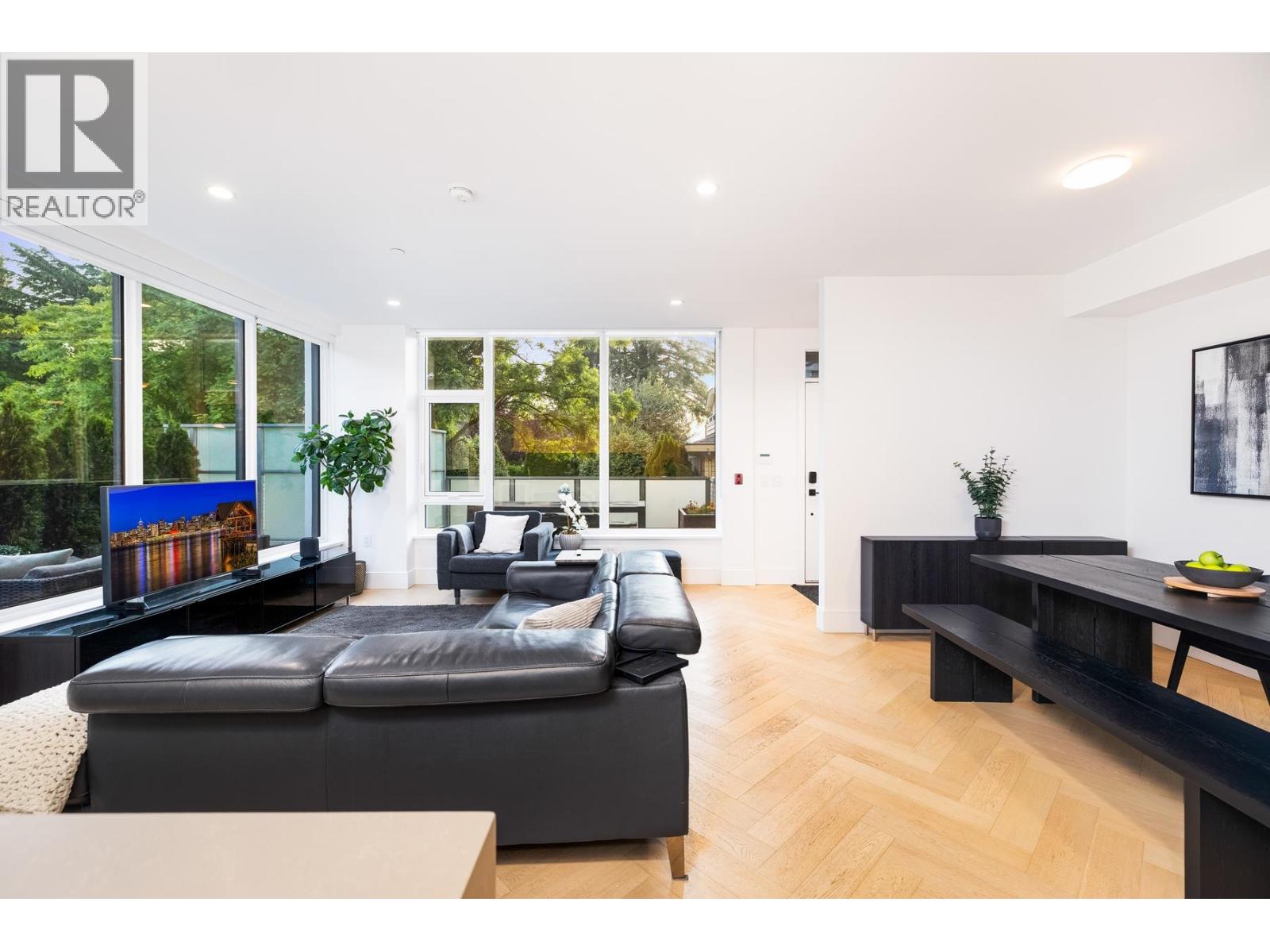 601 W 31st Avenue, Vancouver, British Columbia  V5Z 0J7 - Photo 2 - R3133310
