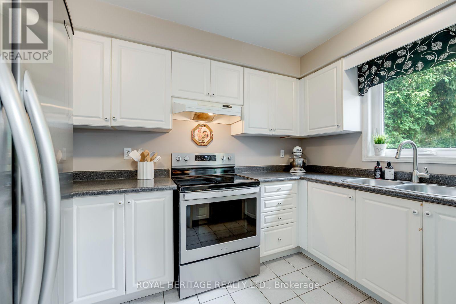 1451 Ravensmoor Crescent, Mississauga, Ontario  L5M 3L4 - Photo 15 - W13623866