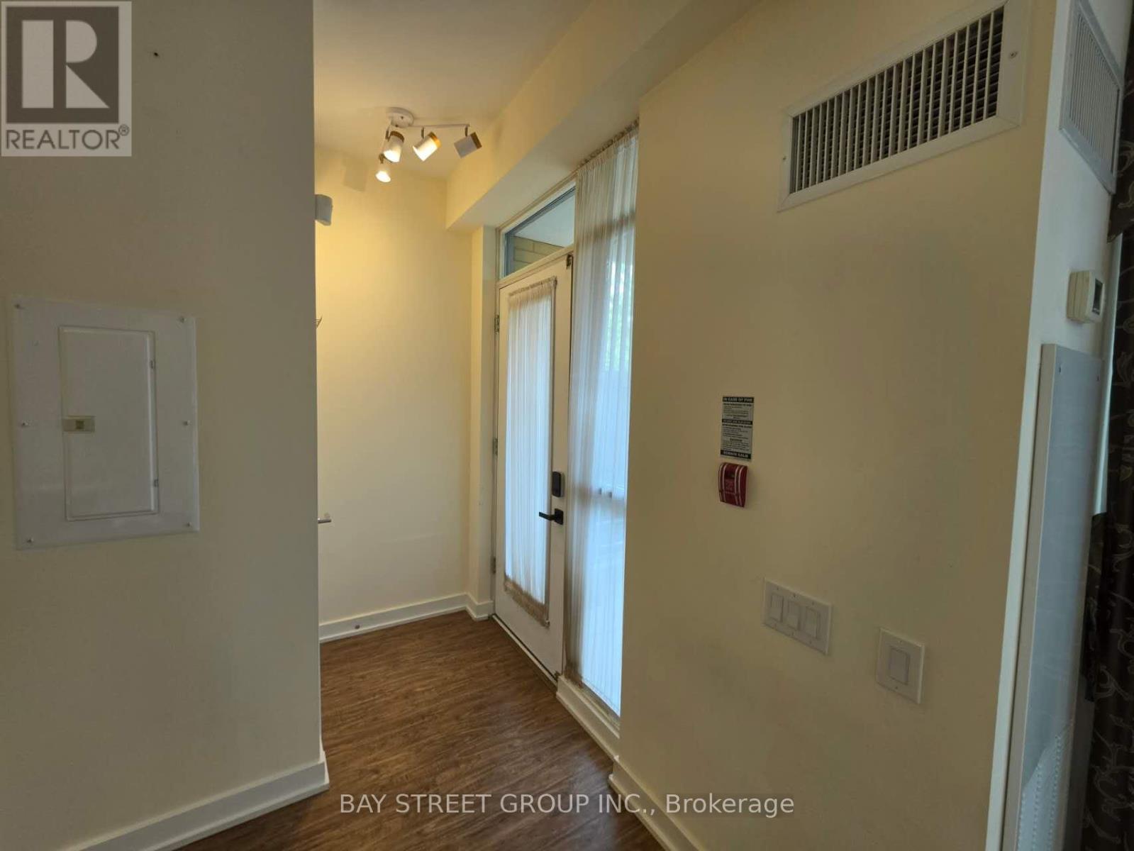 Th 3 - 29 Singer Court, Toronto, Ontario  M2K 0B3 - Photo 10 - C13704856