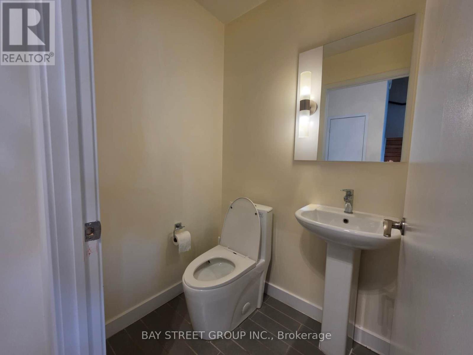 Th 3 - 29 Singer Court, Toronto, Ontario  M2K 0B3 - Photo 11 - C13704856