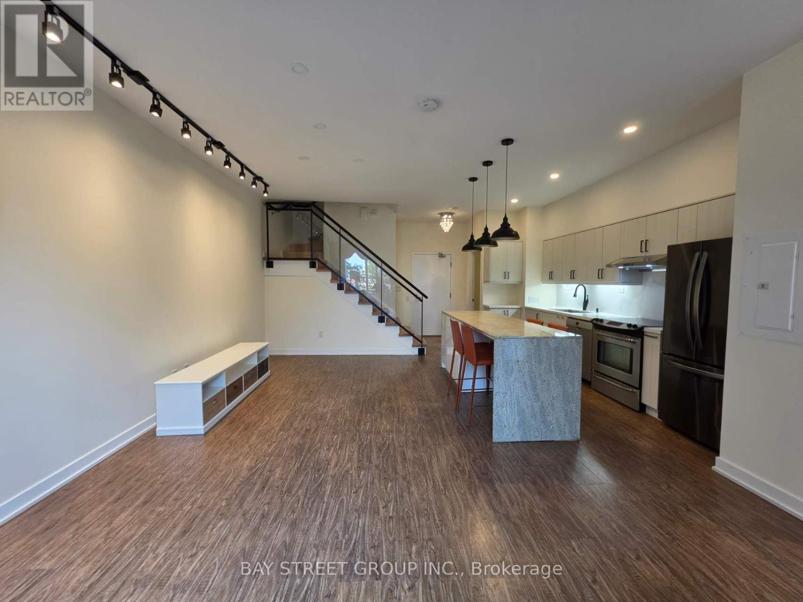 Th 3 - 29 Singer Court, Toronto, Ontario  M2K 0B3 - Photo 4 - C13704856