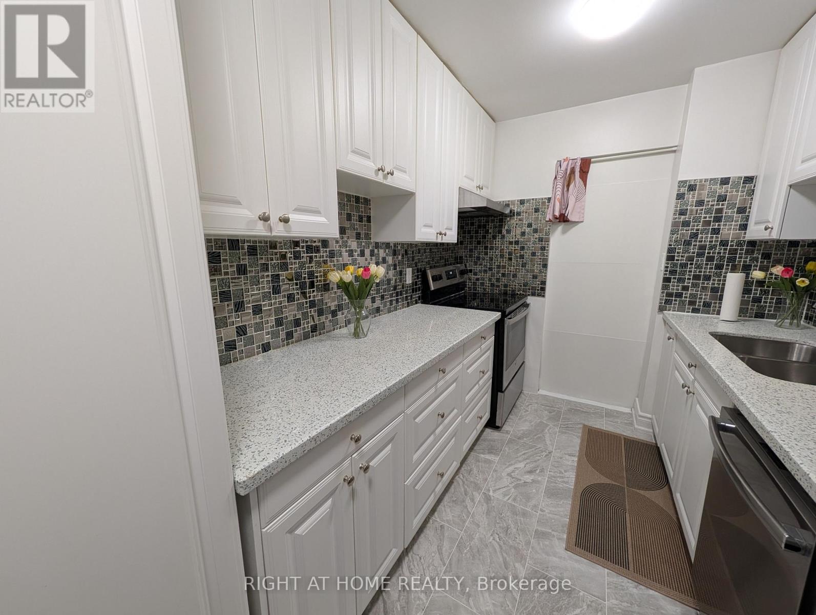 2407 - 3 MASSEY SQUARE, Toronto, Ontario