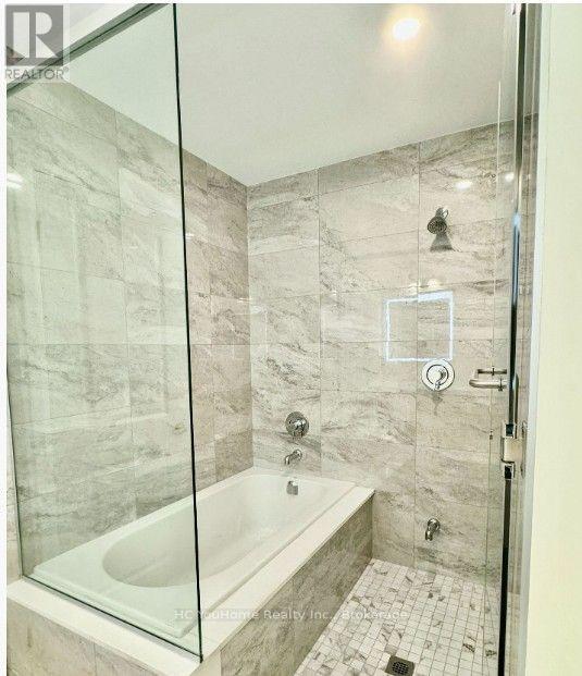 81 Clippers Crescent, Whitchurch-Stouffville, Ontario  L4A 4X7 - Photo 3 - N13704844