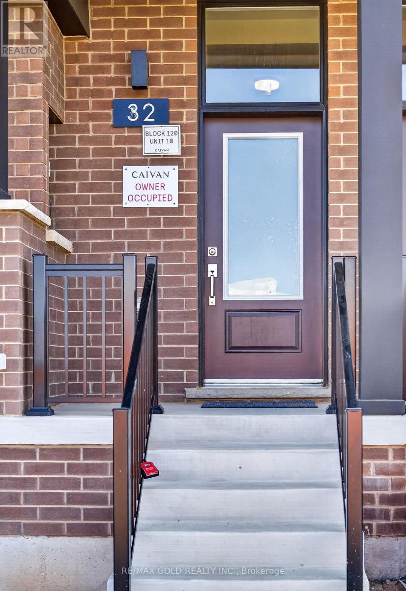 32 Twinflower Way, Brampton, Ontario  L6P 0A1 - Photo 2 - W13704832