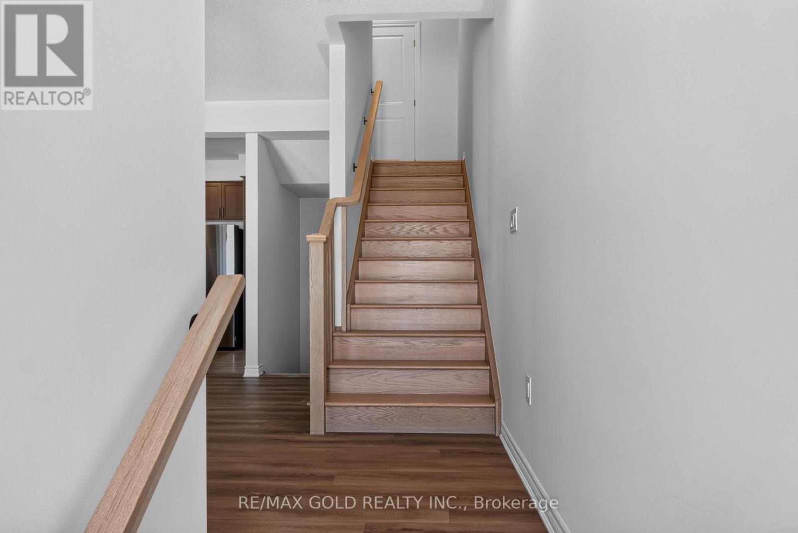 32 Twinflower Way, Brampton, Ontario  L6P 0A1 - Photo 4 - W13704832