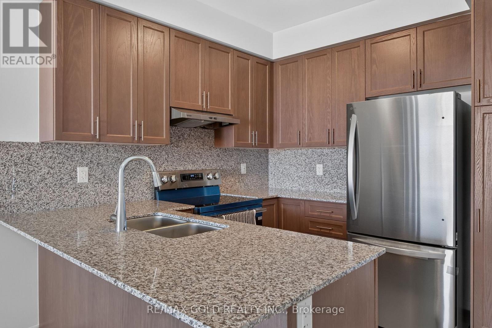 32 Twinflower Way, Brampton, Ontario  L6P 0A1 - Photo 7 - W13704832