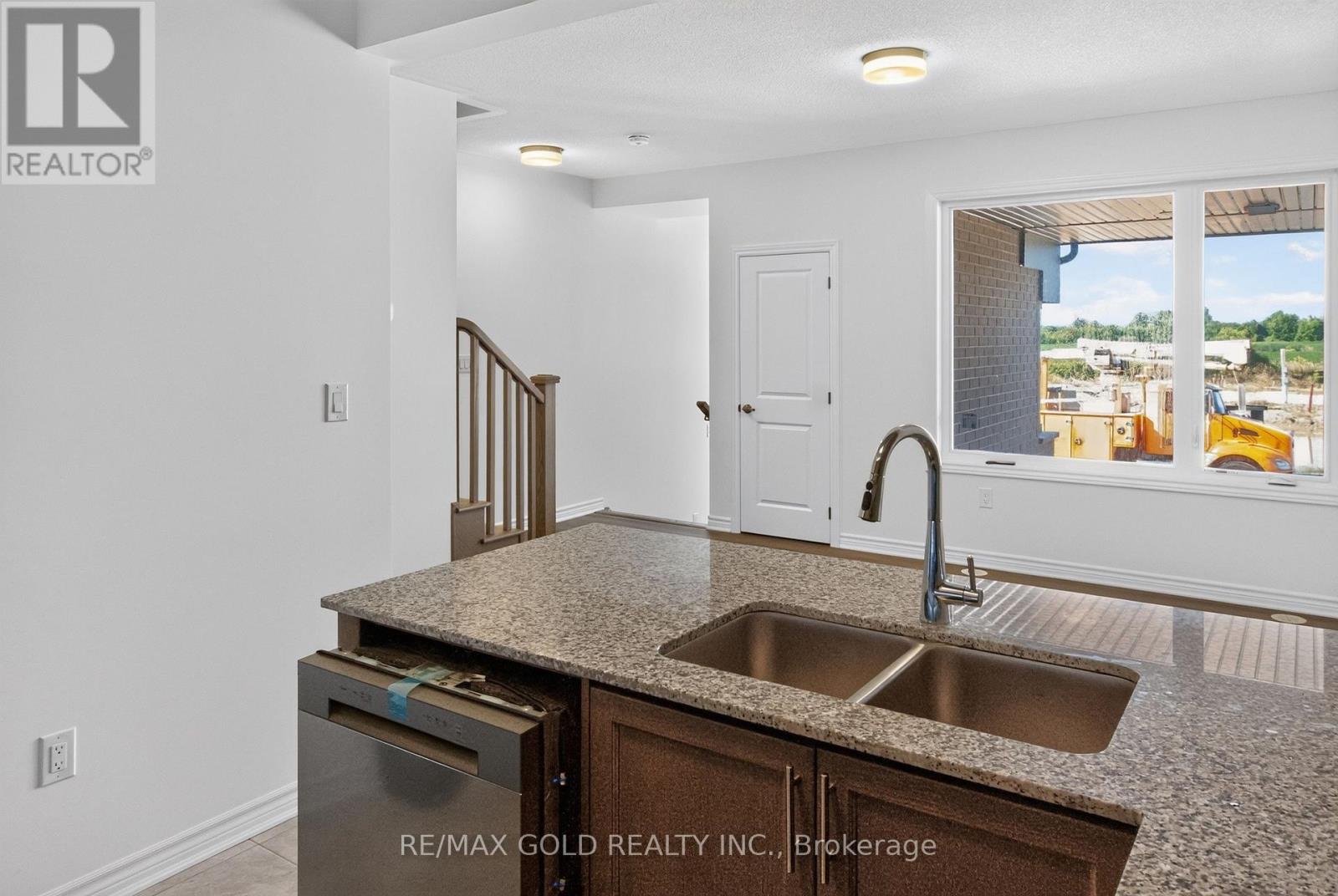 32 Twinflower Way, Brampton, Ontario  L6P 0A1 - Photo 9 - W13704832