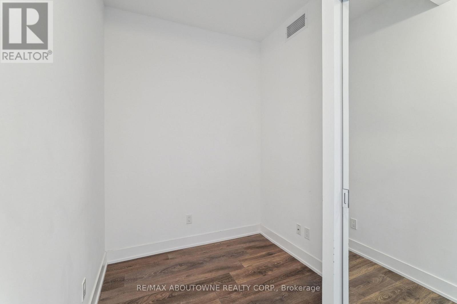 1605 - 297 Oak Walk Drive, Oakville, Ontario  L6H 3R6 - Photo 19 - W13542418