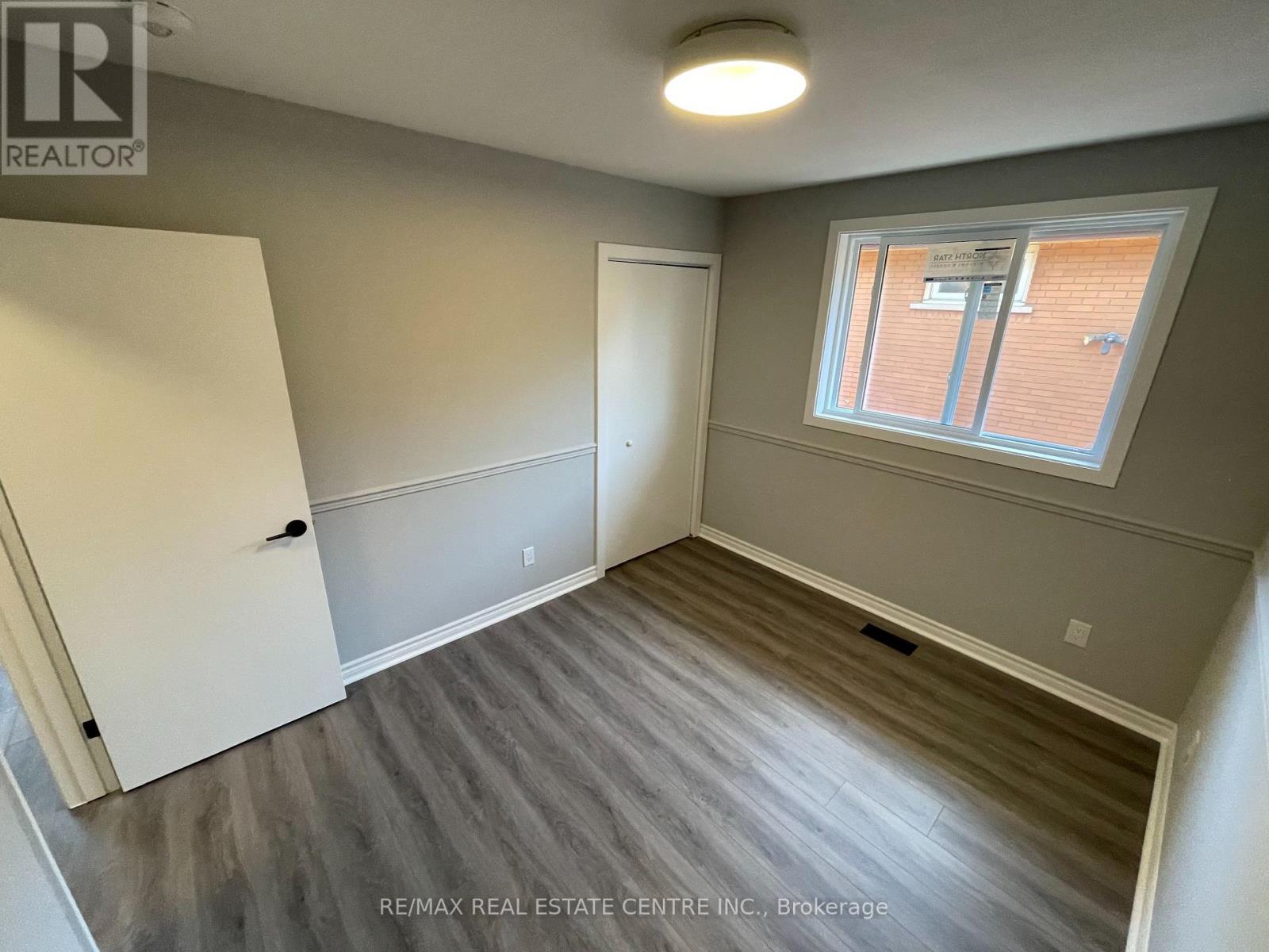 Upper - 37 Goldfinch Rd Road, Hamilton, Ontario  L9A 3W8 - Photo 15 - X13704836