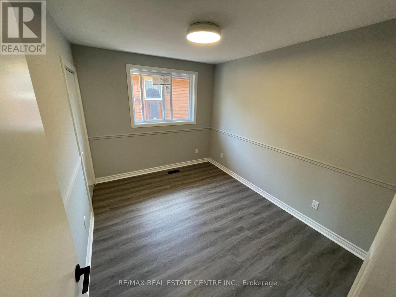 Upper - 37 Goldfinch Rd Road, Hamilton, Ontario  L9A 3W8 - Photo 16 - X13704836