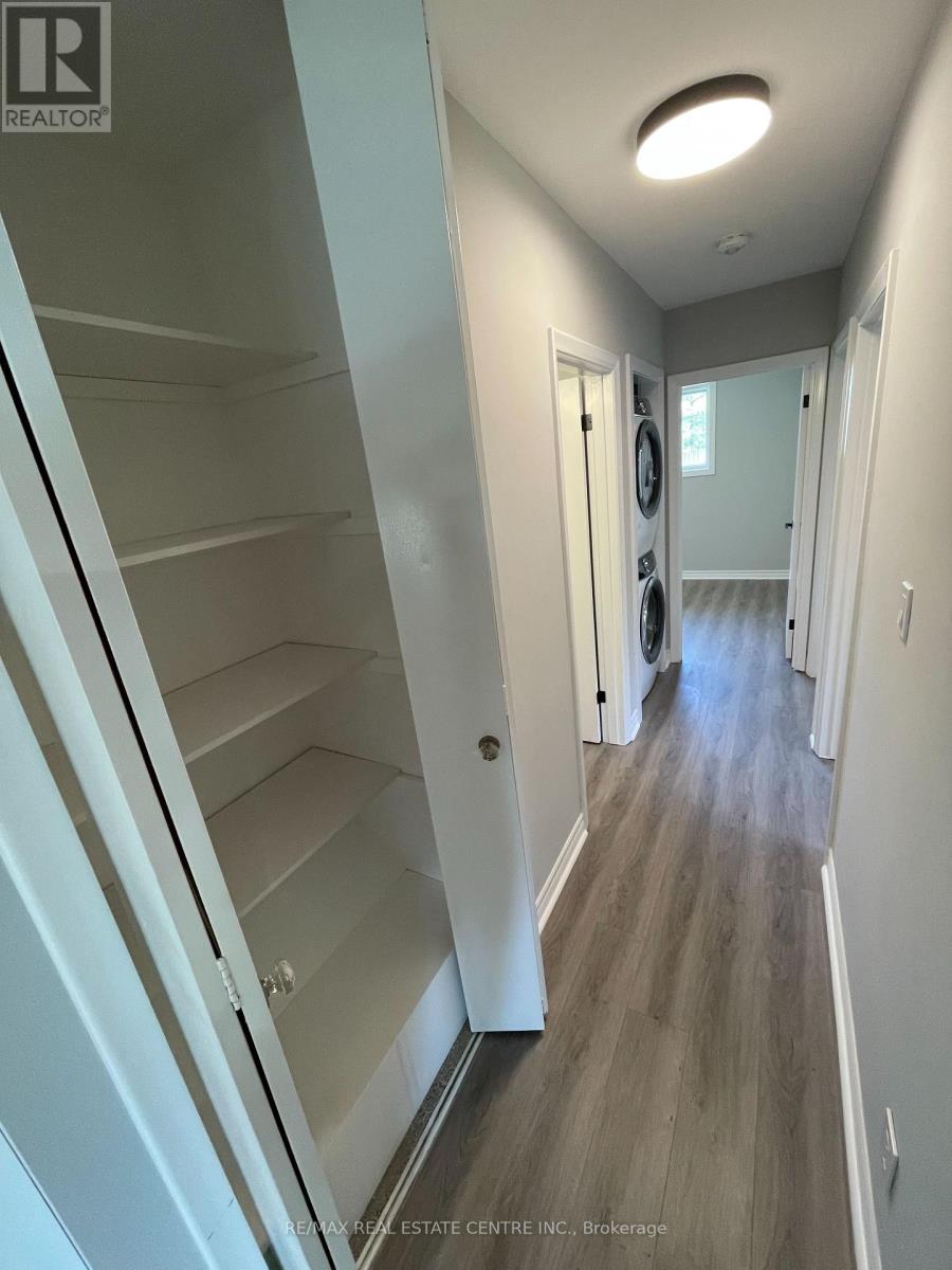 Upper - 37 Goldfinch Rd Road, Hamilton, Ontario  L9A 3W8 - Photo 20 - X13704836