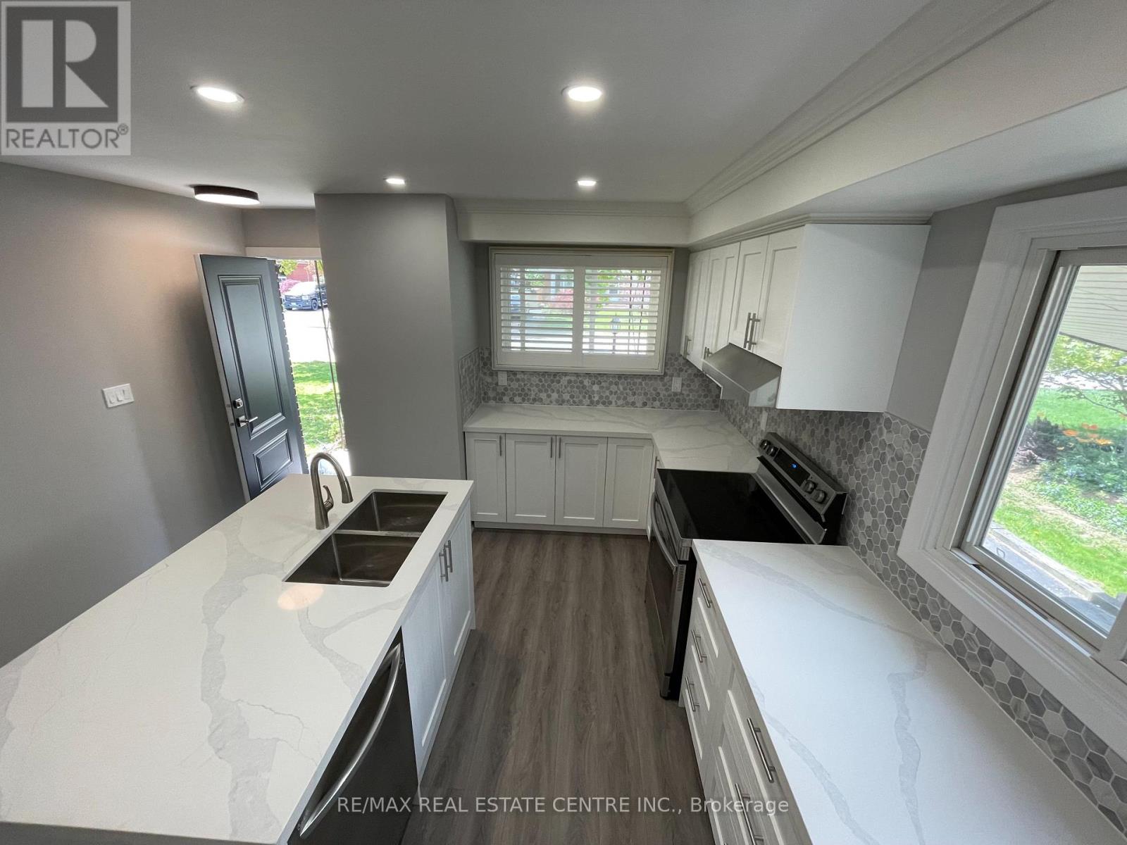 Upper - 37 Goldfinch Rd Road, Hamilton, Ontario  L9A 3W8 - Photo 6 - X13704836