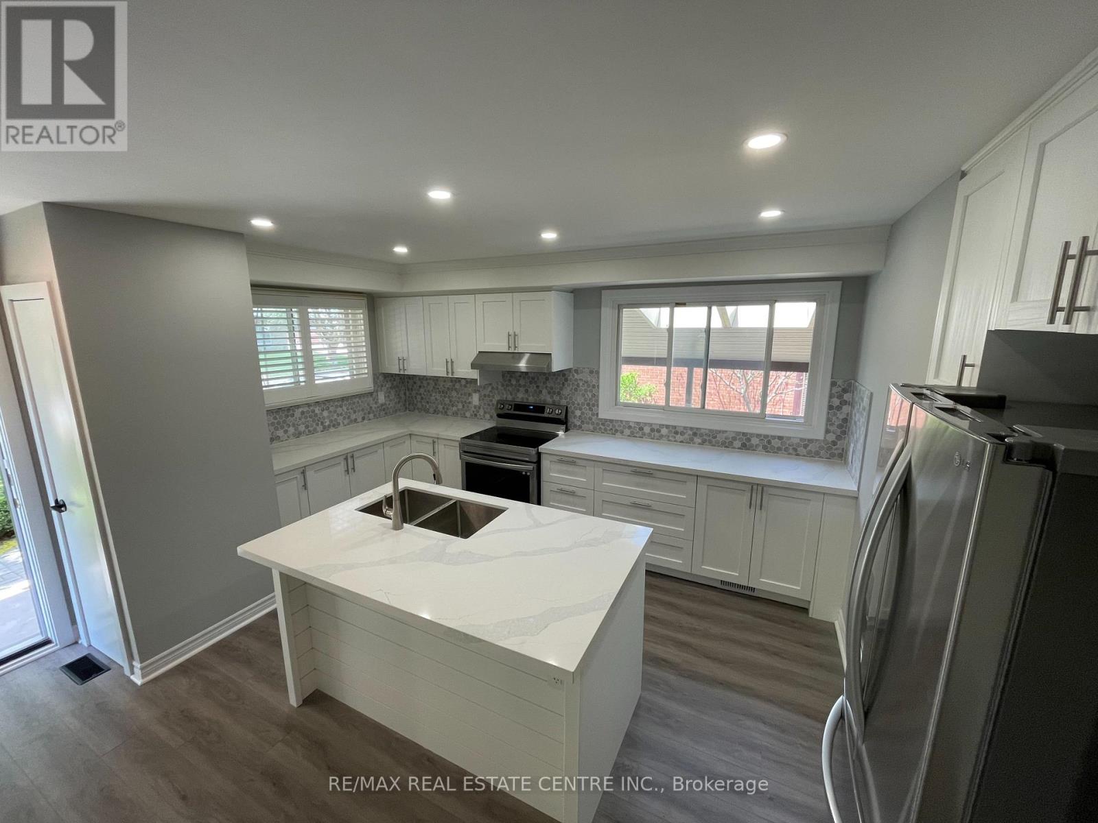 Upper - 37 Goldfinch Rd Road, Hamilton, Ontario  L9A 3W8 - Photo 7 - X13704836