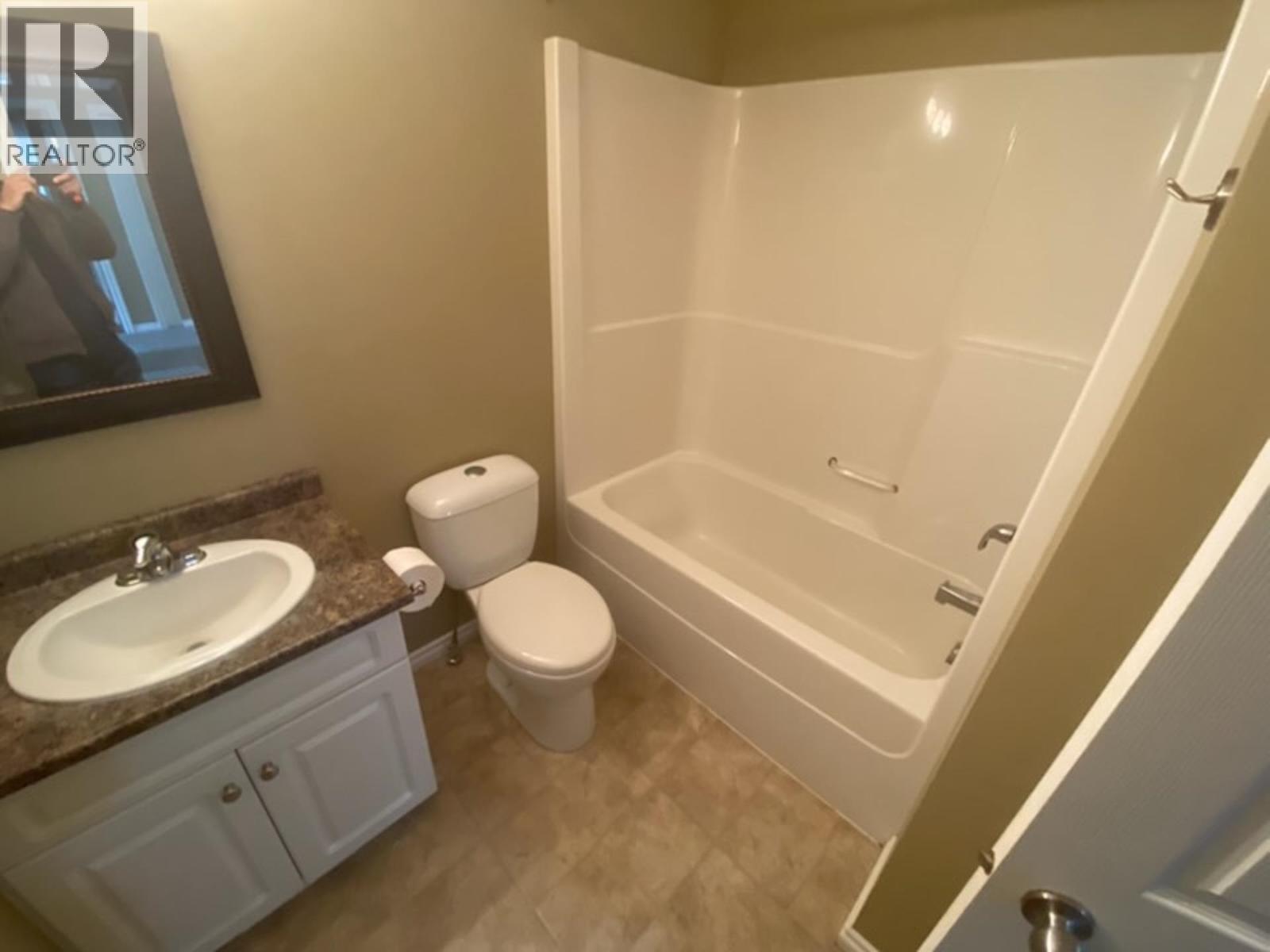 10249 102 Avenue, Fort St. John, British Columbia  V1J 2E4 - Photo 10 - R3101447