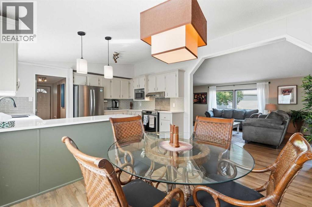359 Burroughs Circle Ne, Calgary, Alberta  T1Y 6K8 - Photo 5 - A2338887