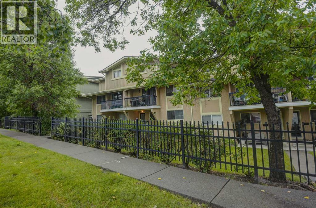1106, 2200 Woodview Drive Sw, Calgary, Alberta T2W 3N6 - Photo 2 - A2337676