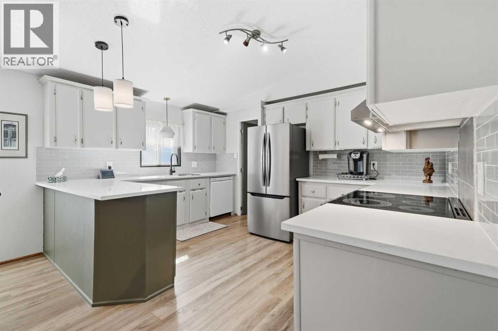 359 Burroughs Circle Ne, Calgary, Alberta  T1Y 6K8 - Photo 7 - A2338887