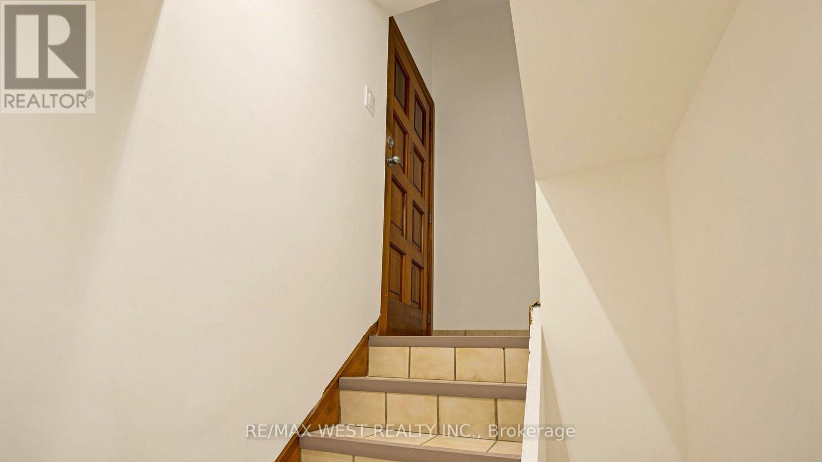 139 Ranee Avenue, Toronto, Ontario  M6A 1N3 - Photo 24 - C13697796