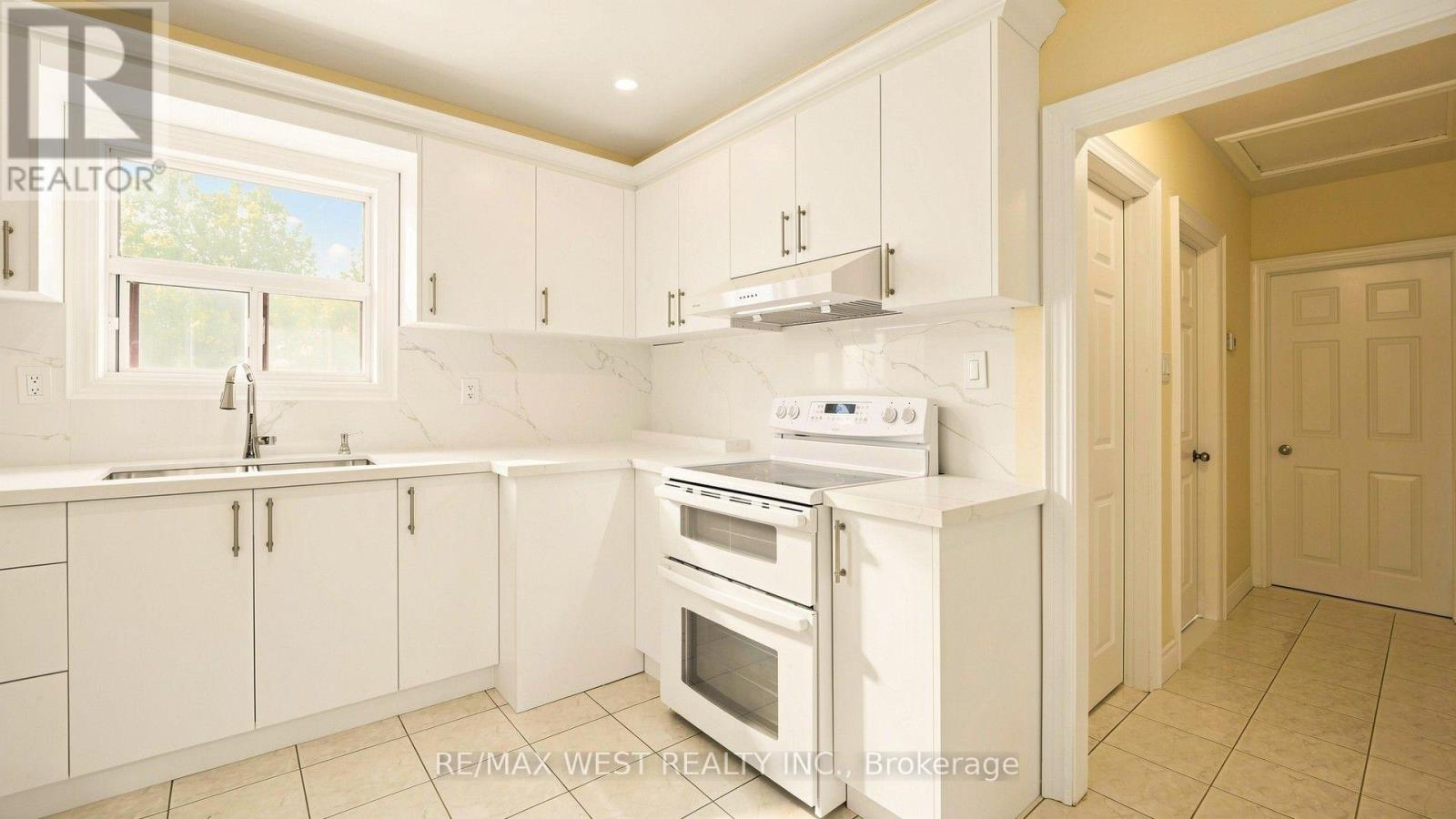 139 Ranee Avenue, Toronto, Ontario  M6A 1N3 - Photo 16 - C13697796