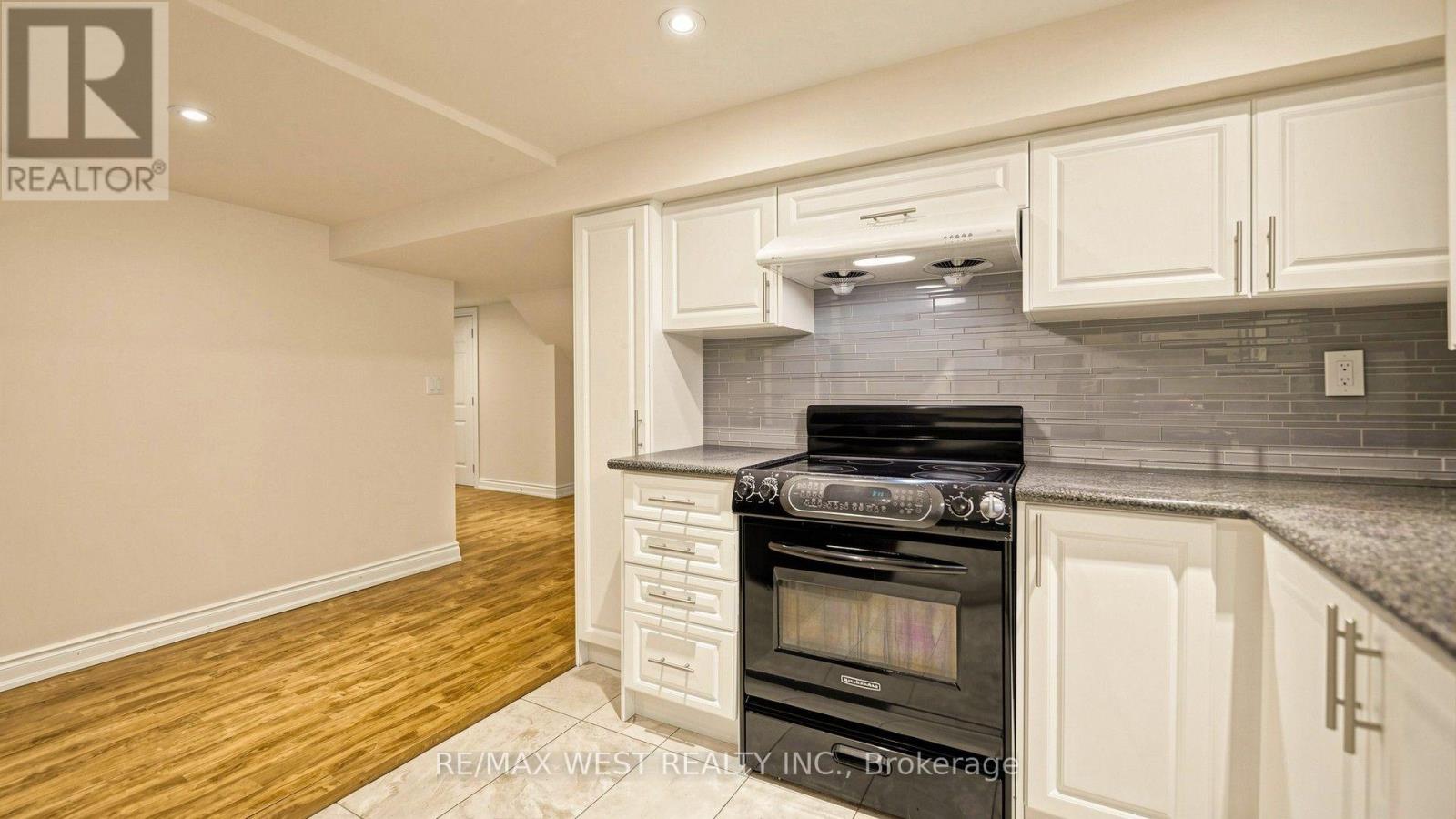 139 Ranee Avenue, Toronto, Ontario  M6A 1N3 - Photo 32 - C13697796