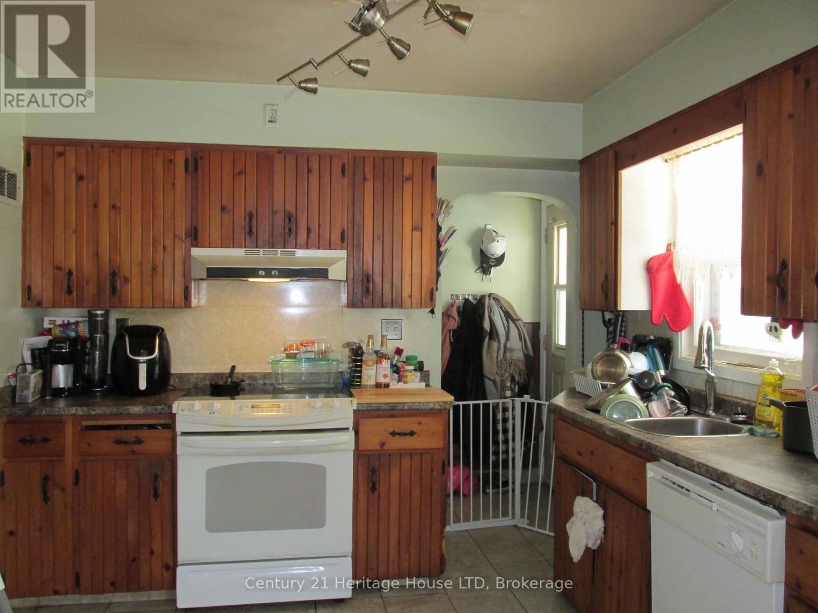 3 Melba Road, St. Catharines, Ontario  L2M 4P5 - Photo 12 - X13704918
