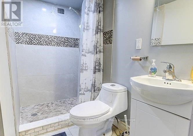 8 Farrell Avenue, Toronto, Ontario  M2R 1C8 - Photo 16 - C13704908