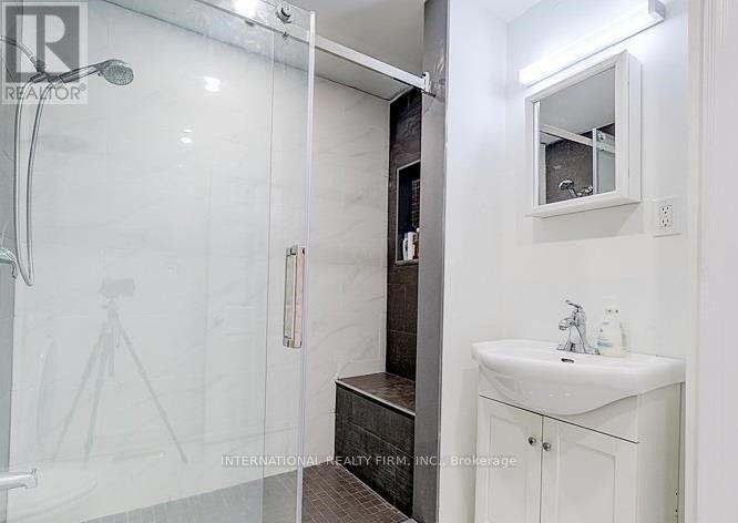 8 Farrell Avenue, Toronto, Ontario  M2R 1C8 - Photo 18 - C13704908