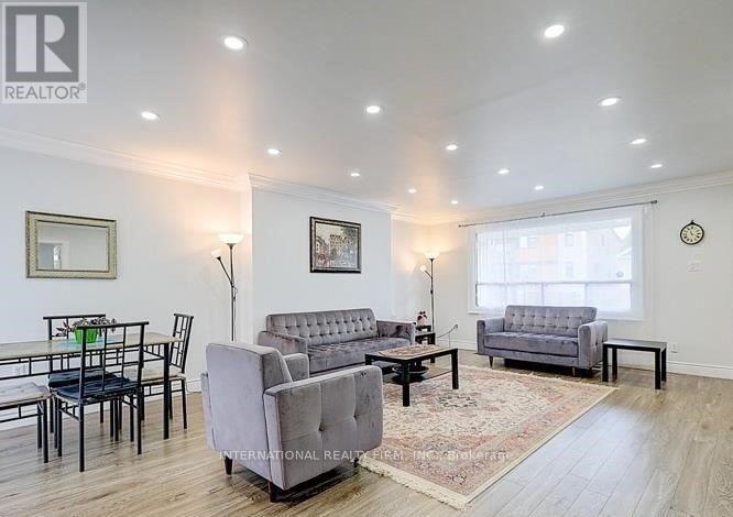 8 Farrell Avenue, Toronto, Ontario  M2R 1C8 - Photo 4 - C13704908