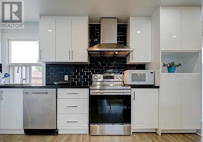 8 Farrell Avenue, Toronto, Ontario  M2R 1C8 - Photo 7 - C13704908
