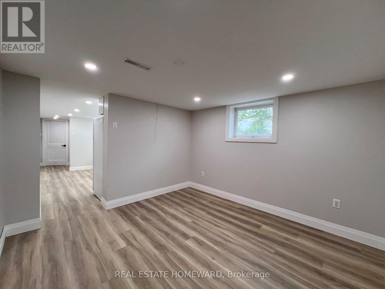 Lower - 2 Harris Park Drive, Toronto, Ontario  M1L 2Z9 - Photo 9 - E13704914