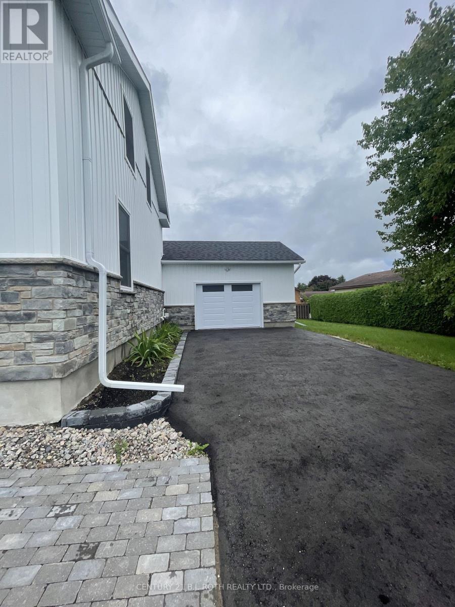 9 Bertram Drive, Springwater, Ontario  L0L 1P0 - Photo 3 - S13704890