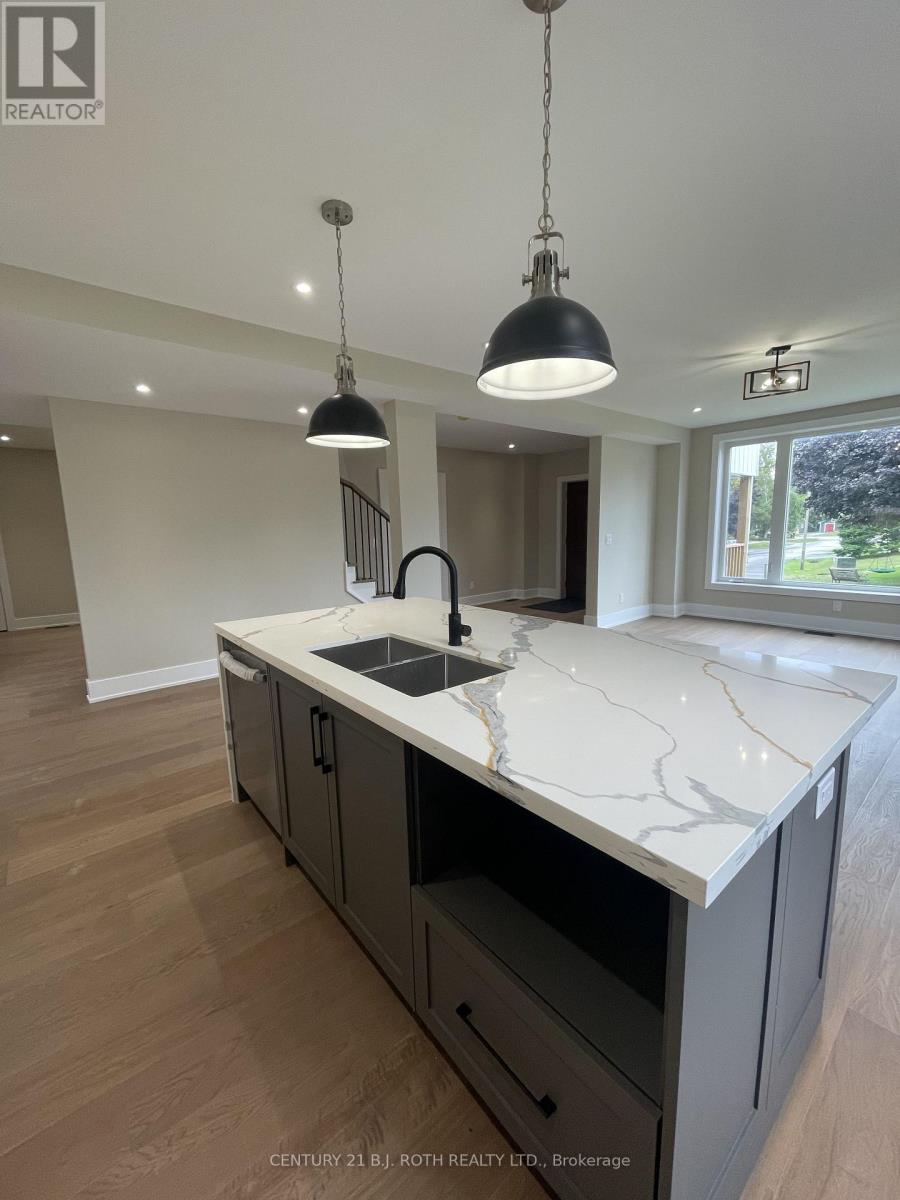 9 Bertram Drive, Springwater, Ontario  L0L 1P0 - Photo 7 - S13704890