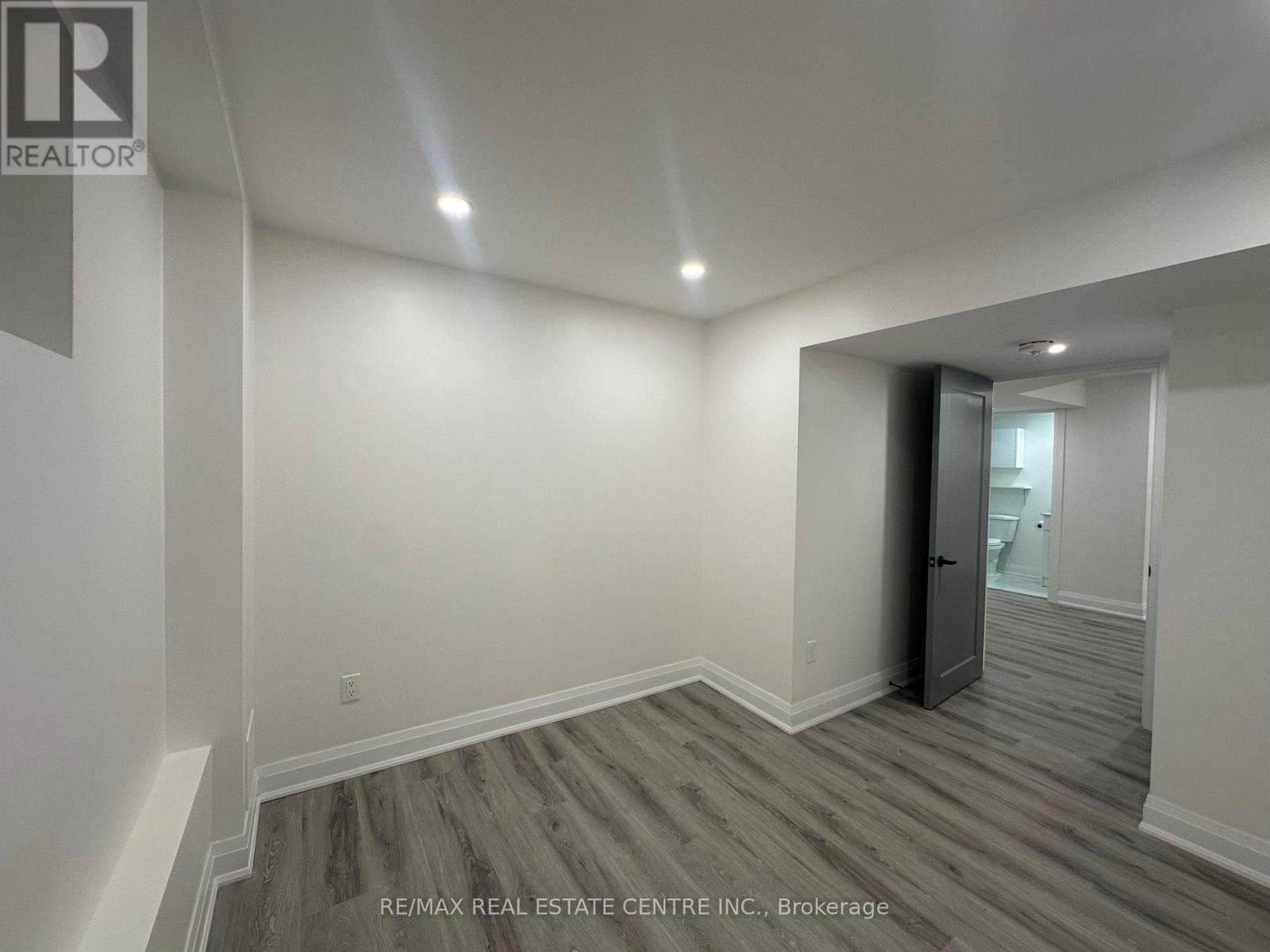 Basement Apartment - 23 Oblate Crescent, Brampton, Ontario  L6Y 0K2 - Photo 5 - W13704898