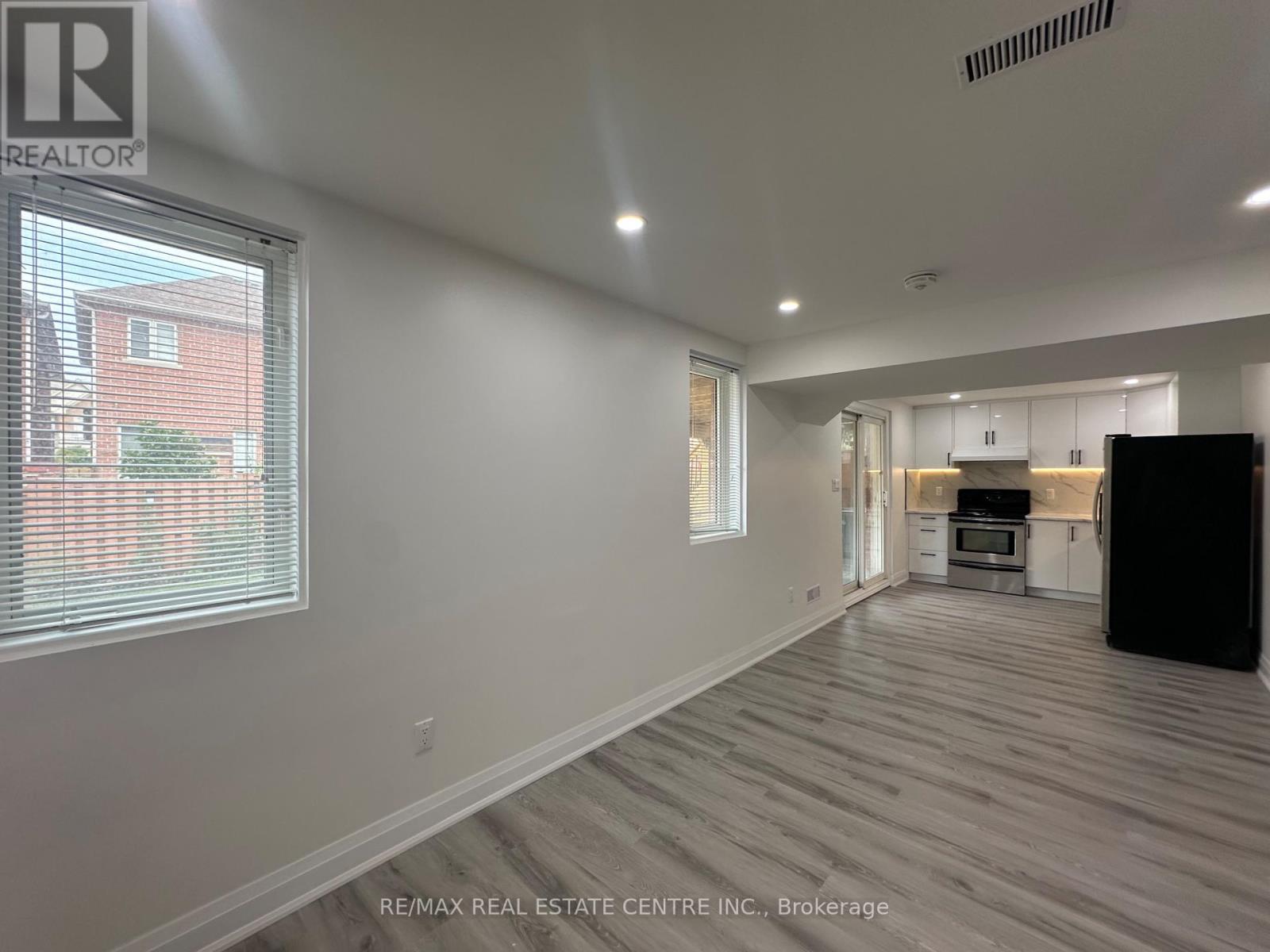 Basement Apartment - 23 Oblate Crescent, Brampton, Ontario  L6Y 0K2 - Photo 8 - W13704898