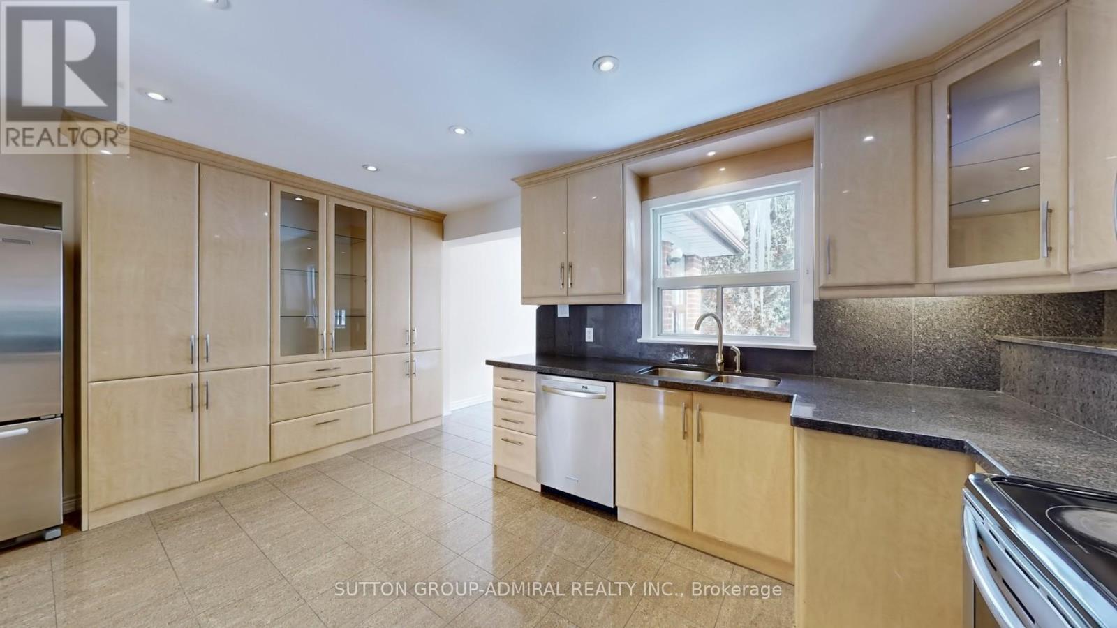 129 Crestwood Road, Vaughan, Ontario  L4J 1A7 - Photo 13 - N13052666
