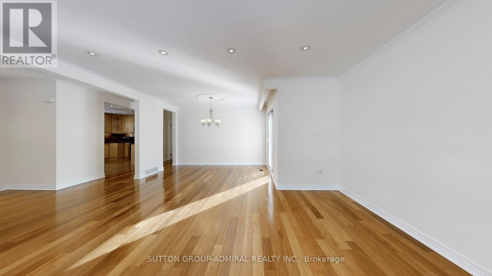 129 Crestwood Road, Vaughan, Ontario  L4J 1A7 - Photo 7 - N13052666