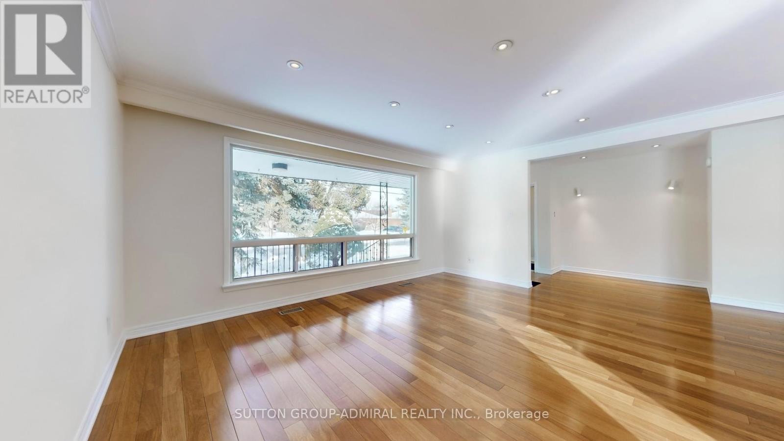 129 Crestwood Road, Vaughan, Ontario  L4J 1A7 - Photo 3 - N13052666