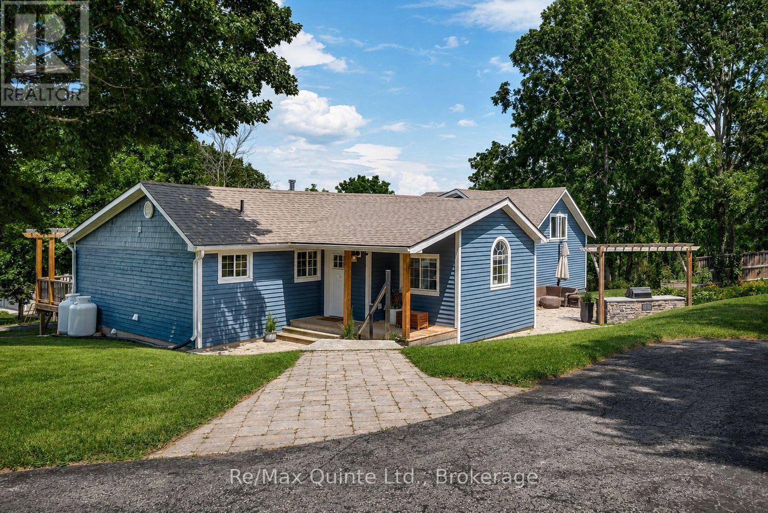 14 Eastern Avenue, Prince Edward County, Ontario  K8N 4Z1 - Photo 2 - X12943836