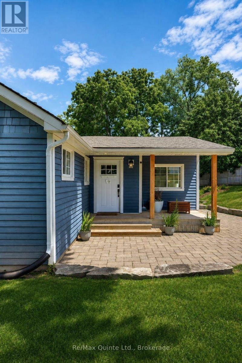14 Eastern Avenue, Prince Edward County, Ontario  K8N 4Z1 - Photo 3 - X12943836